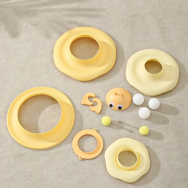 Three Layer Bee Shaped Track Amusement Disc Cat Toy with Detachable Top Swinging Teasing Ball - Clean Design - Image 3